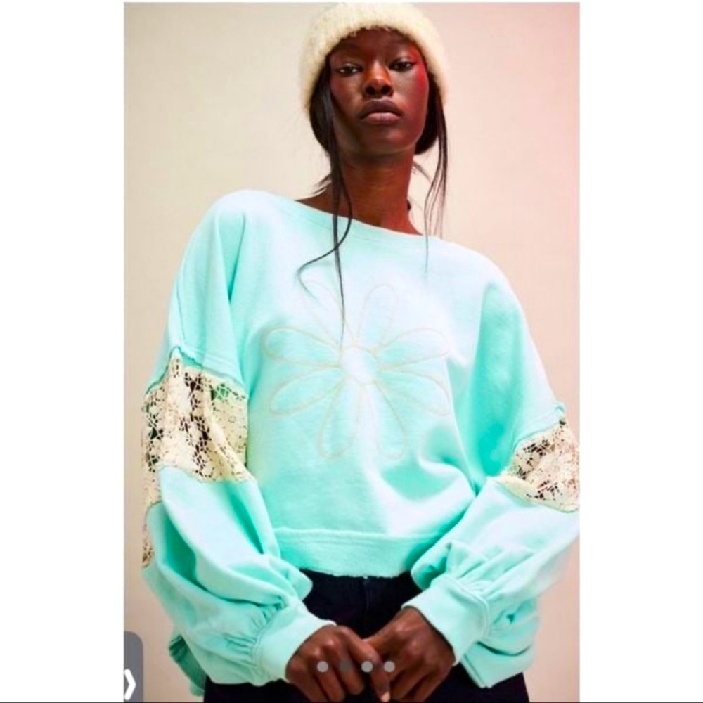 Free People Tricia Fix chain stitch crew Kelly green daisy size small